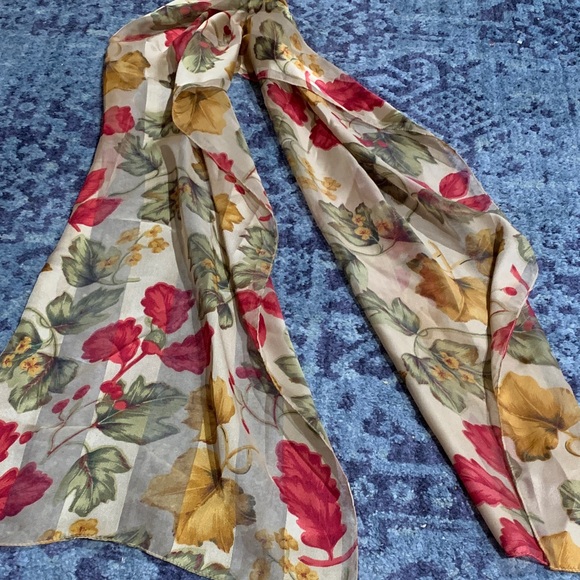 Macy’s semi sheer striped golden holiday or fall theme 13.5” by 64” - Picture 1 of 4